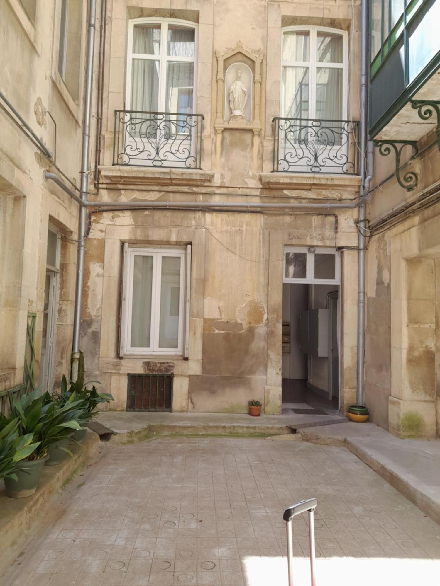 Escale Voltaire T2 Au Calme, Cv, Wifi *