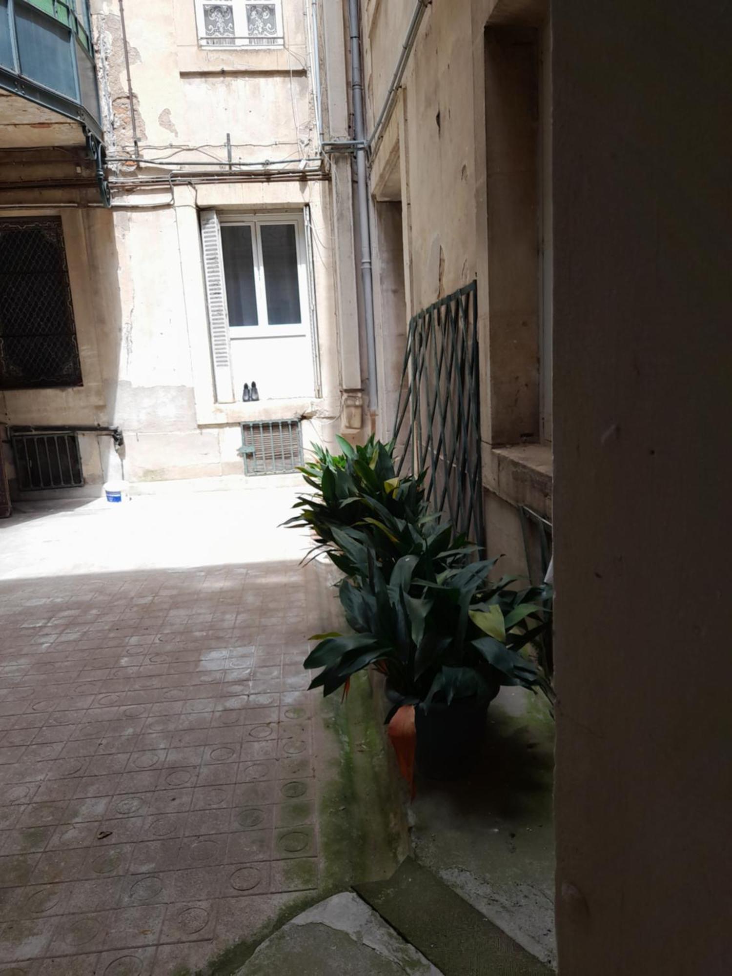 Escale Voltaire T2 Au Calme, Cv, Wifi *